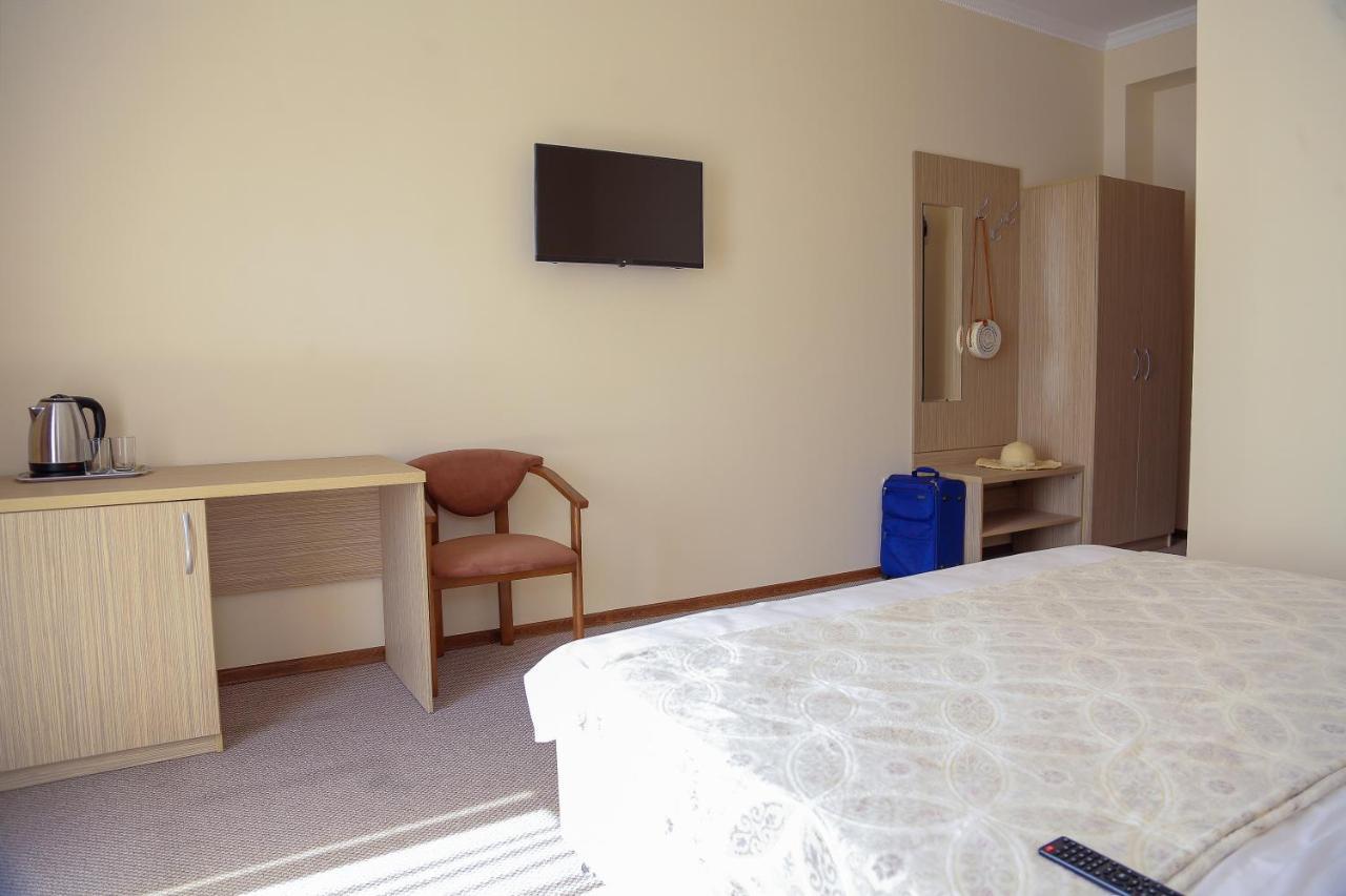גגרה Hotel Bella מראה חיצוני תמונה